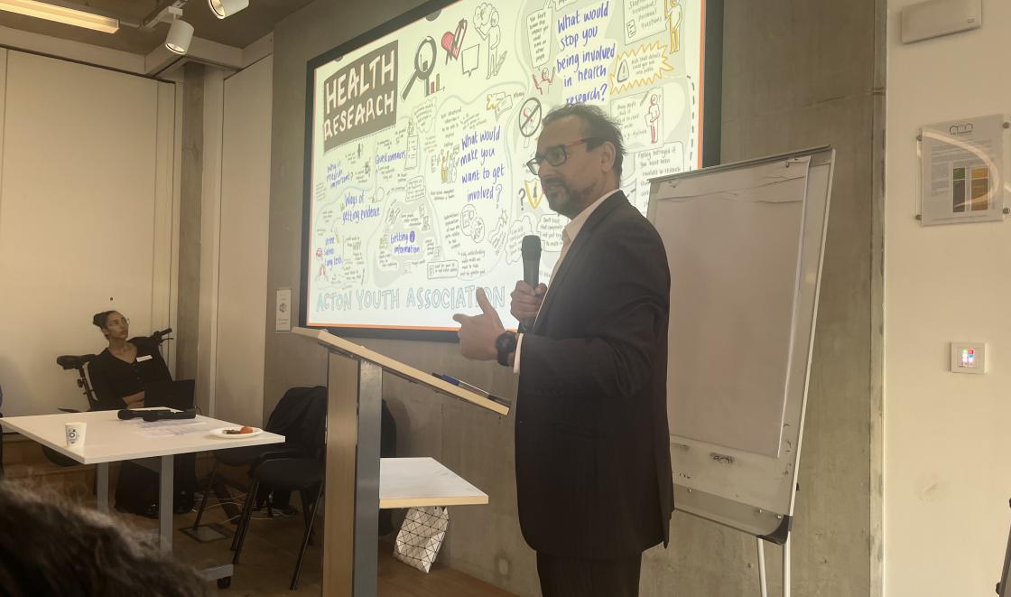 Ganesh Sathyamoorthy presents to attendees